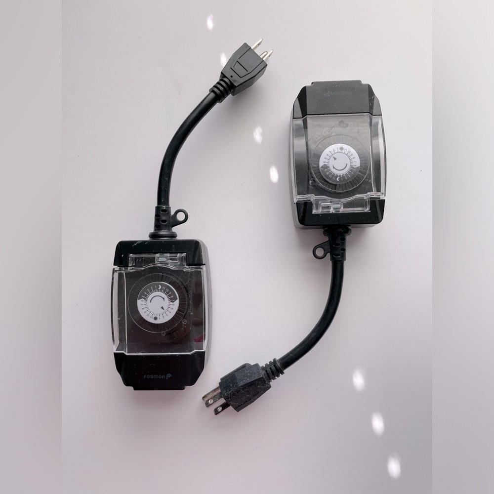 2 Fosmon C-10707US Outdoor 15A 24-Hour Mechanical Light Timer - Used once
